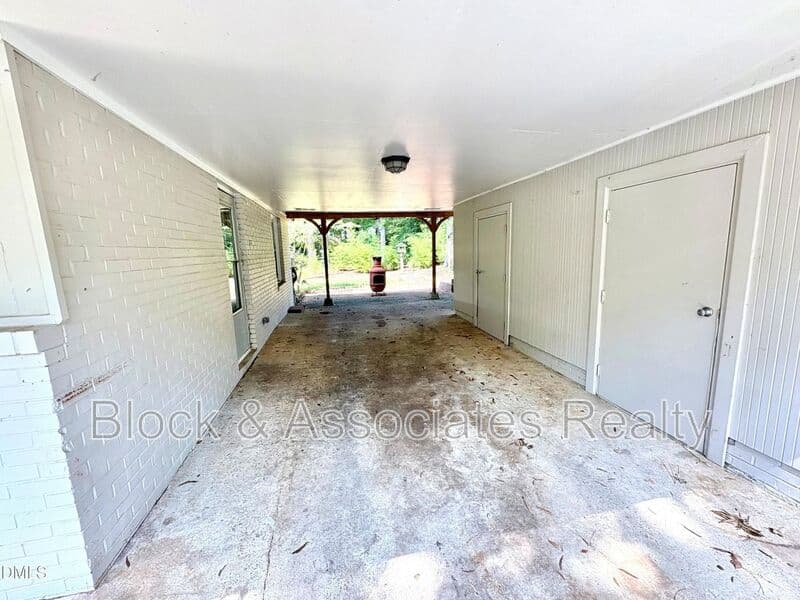 Cary House: 408 Marjorie Dr