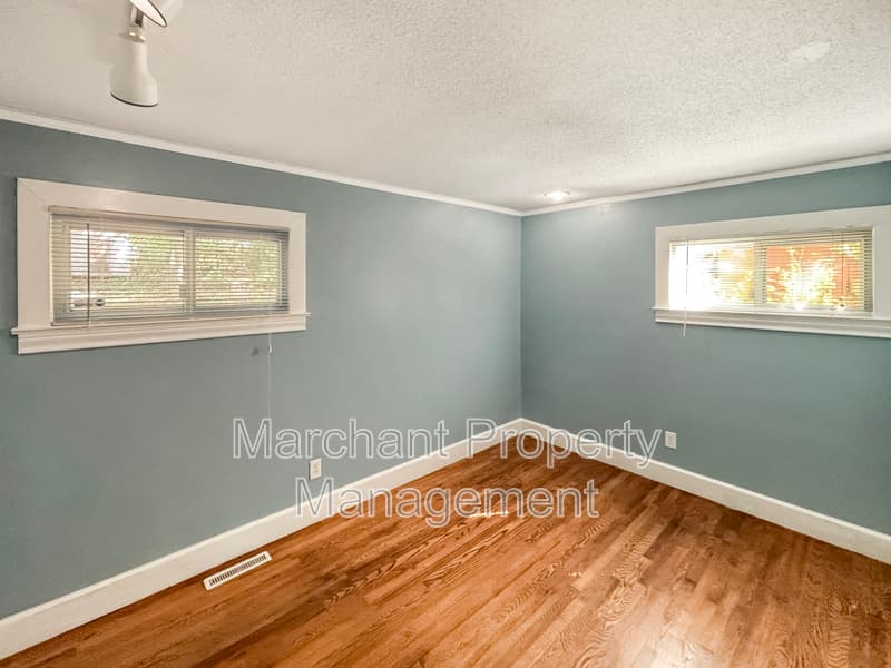 Greenville House: 20 Penrose Avenue