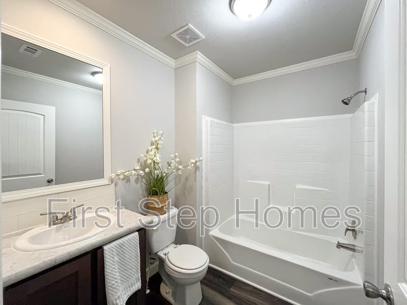 Tyler House: 401 Marco St