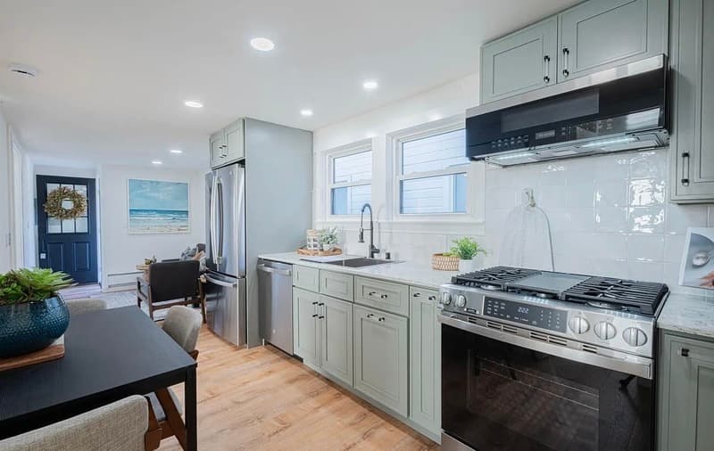 Monterey House: 518 Cortes St