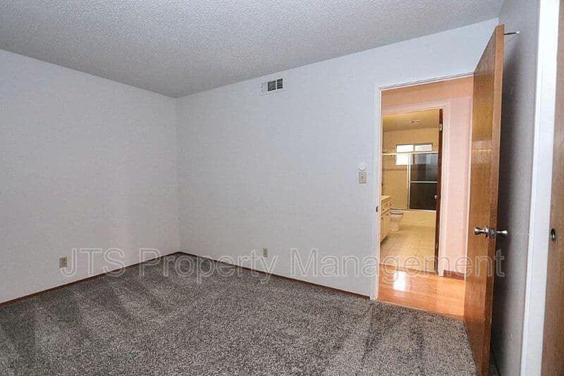 Fair Oaks House: 8520 Emperor Drive