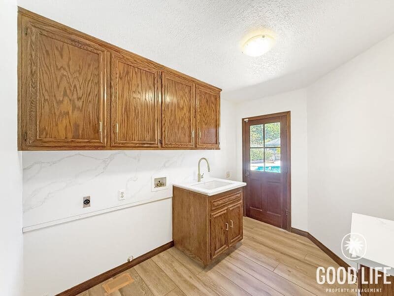 Corona House: 9250 Beazley Ln
