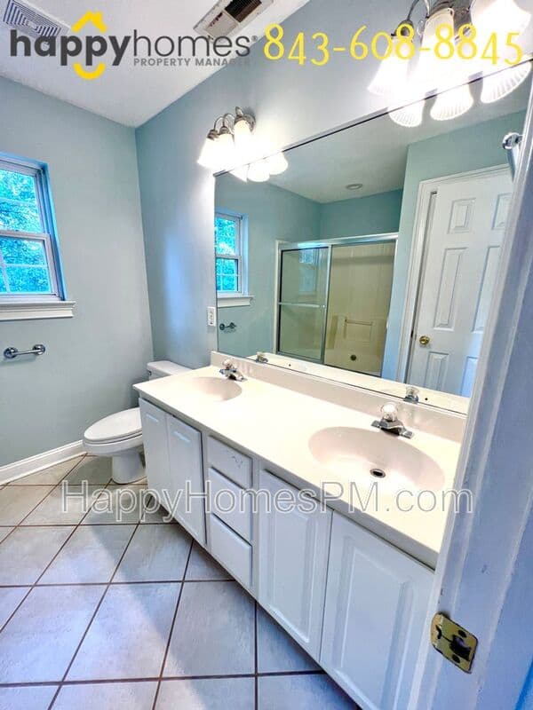 Charleston House: 1545 Ashley River Road