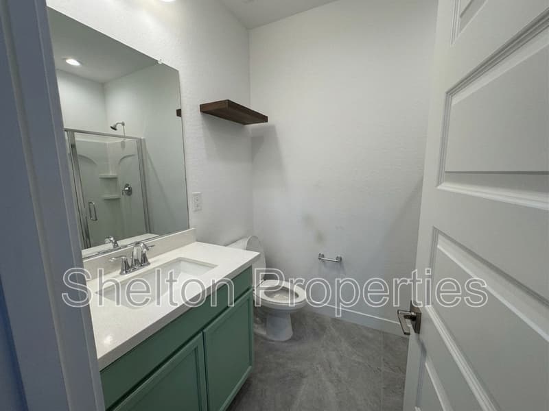 Avondale House: 10213 W Fairmount Ave