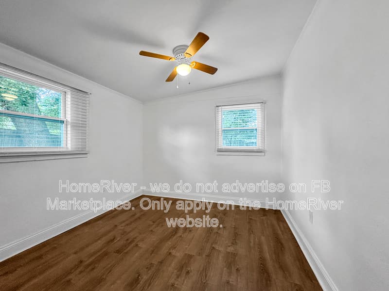 Jacksonville House: 1942 Brookview Dr S