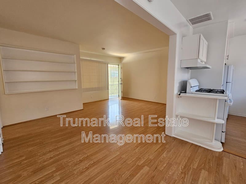 Glendale Condo: 623 W Stocker St