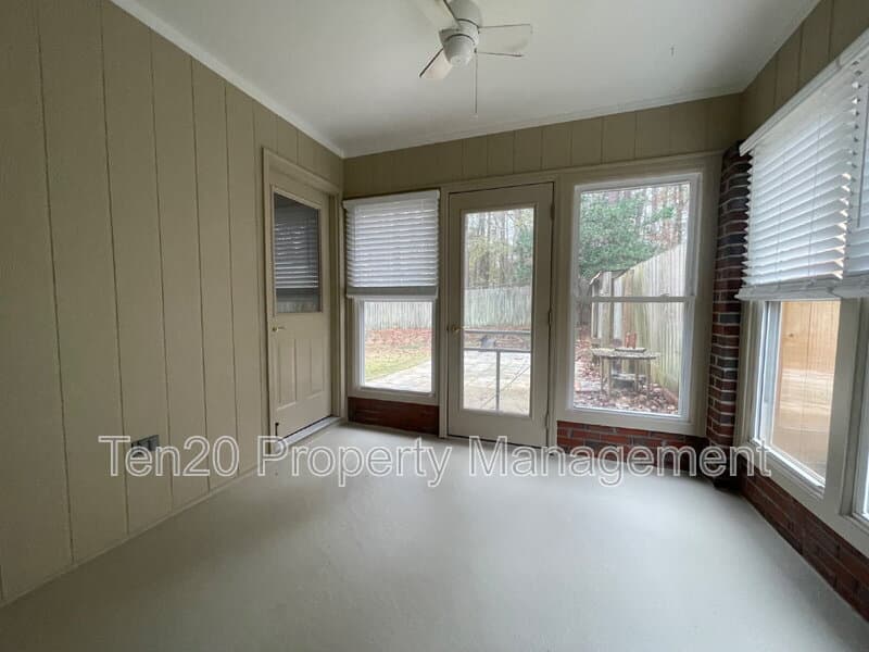 Columbus House: 113 Maplebrook Ct