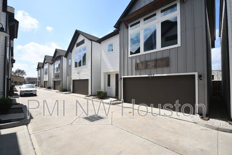 Houston House: 5904 Gardendale Dr