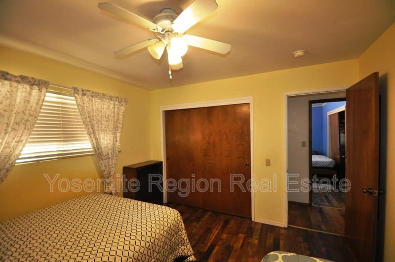 Groveland House: 20415 Pine Mountain Drive