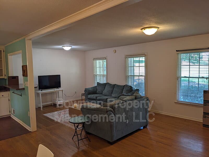 Athens House: 115 Davis Estates Rd