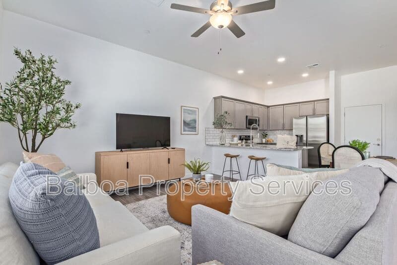Mesa Townhome: 3230 E Thomas Rd