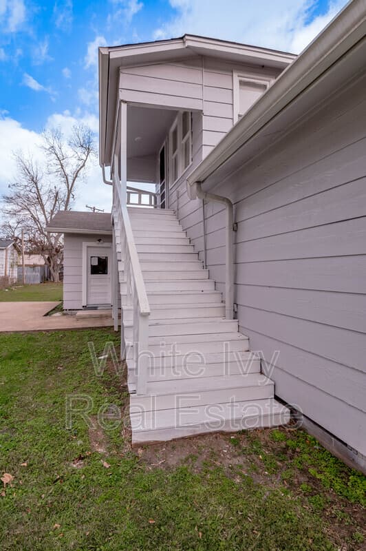 Trinity Condo: 200 W Caroline Street