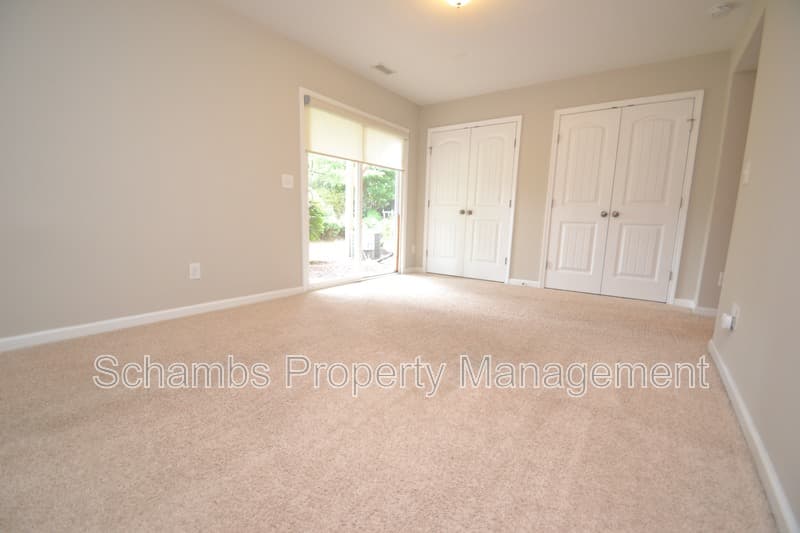 Durham House: 208 Irving Way