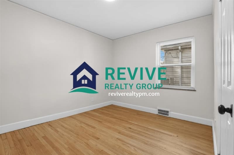 Detroit House: 18503 Prairie Street