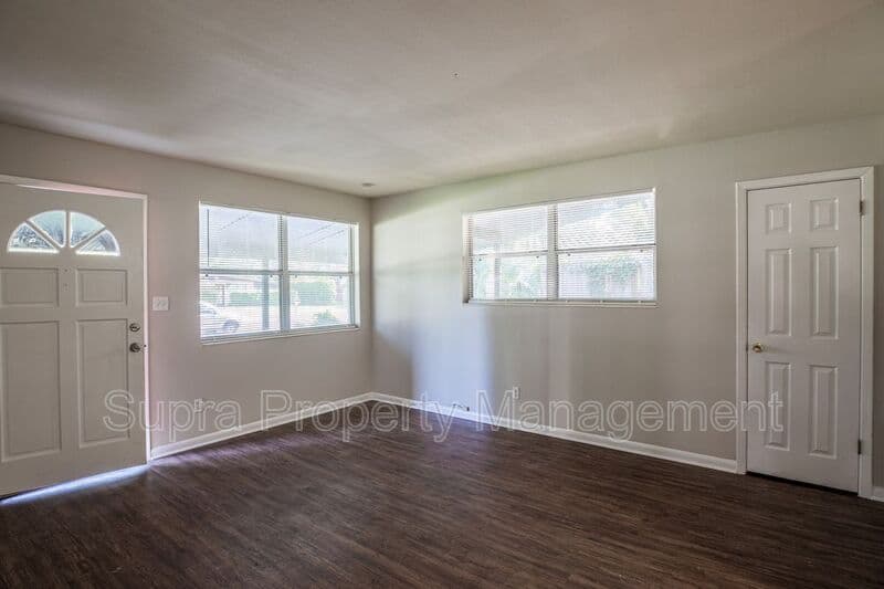 Jacksonville House: 6722 Frye Ave