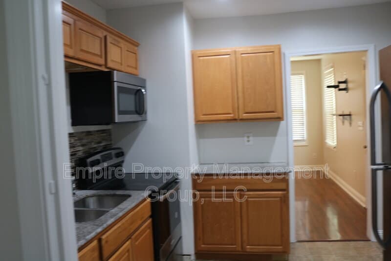 Columbia House: 2728 Kingswood Dr