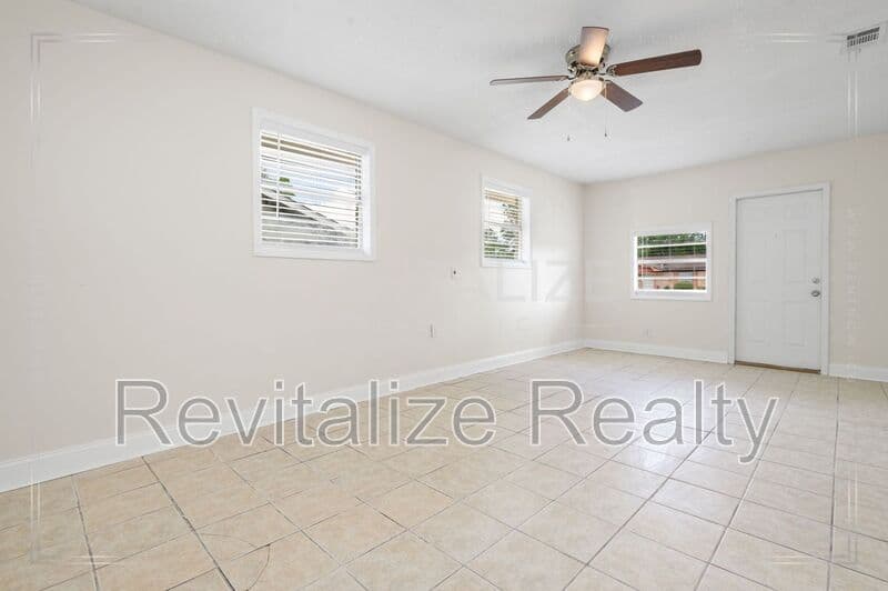 Gulfport House: 2531 W David Drive