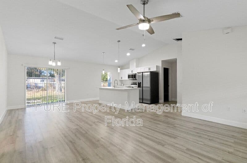 Ocala House: 11165 NW 7th Street