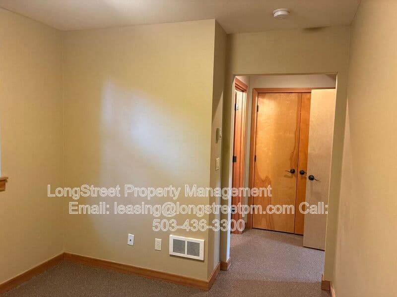Portland Townhome: 5123 S Corbett Ave
