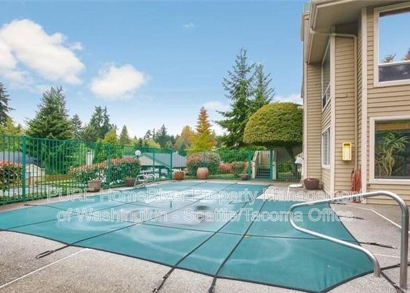 Federal Way Condo: 31500 33rd PL SW