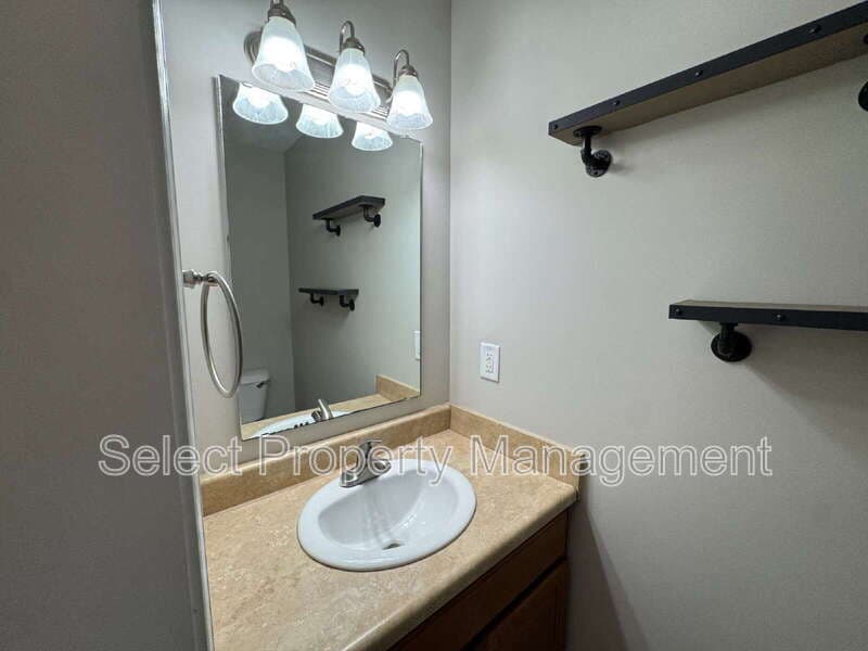 Fort Wayne House: 14922 Bristlecone Court