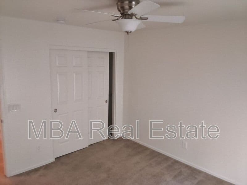 Mesa House: 3031 E Regina St