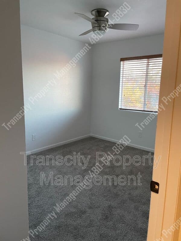 Mesa House: 630 E Jensen St