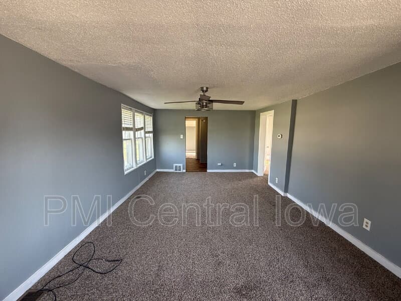 Des Moines House: 1321 Army Post Rd