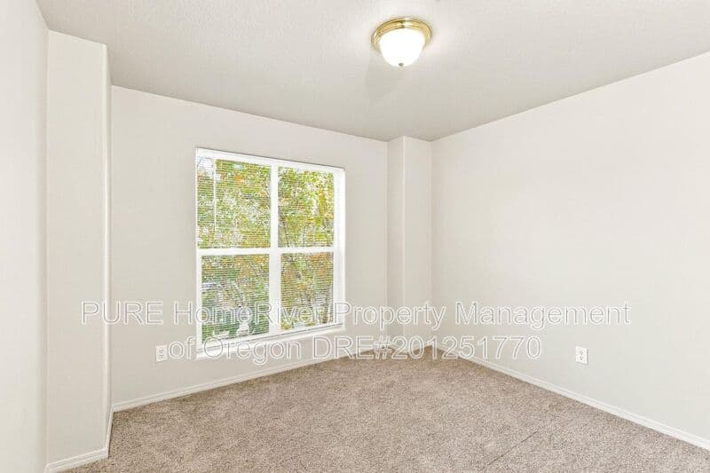 Troutdale House: 778 E Historic Columbia River Hwy