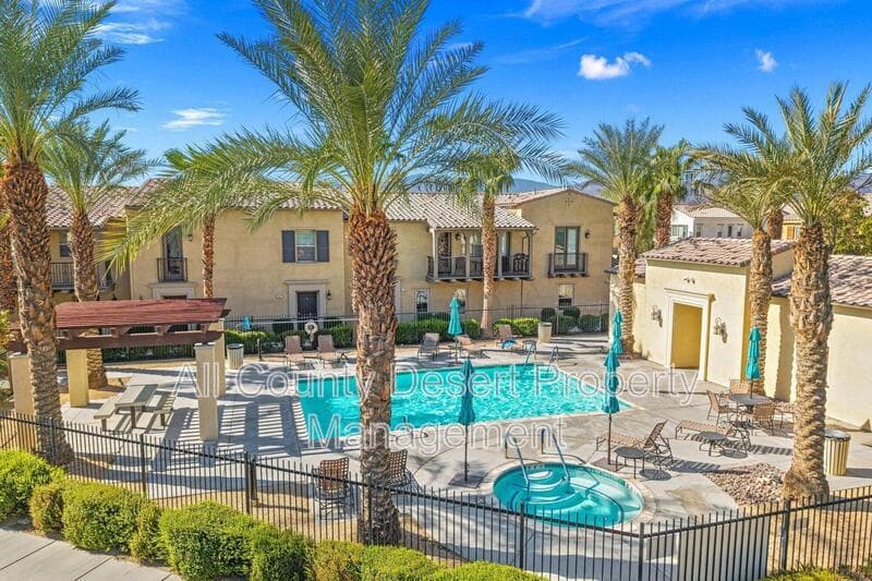 Palm Desert House: 474 Via De La Paz