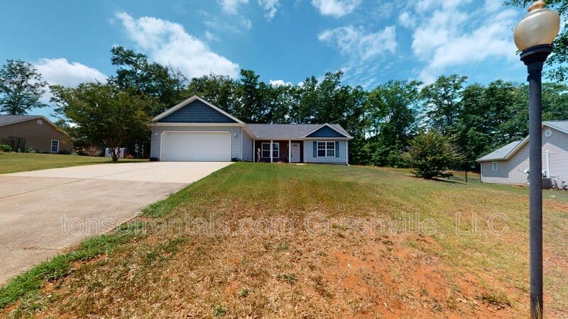 Lyman House: 226 Heatherbrook Drive