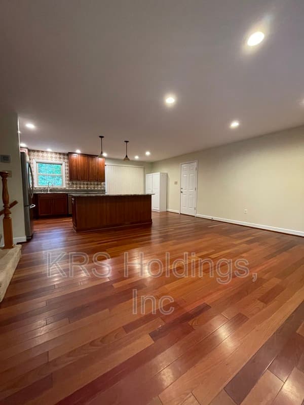 Woodbridge House: 11969 Dolly Madison Cir