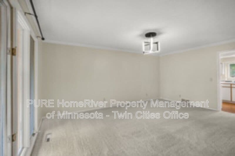 Edina House: 7420 Hyde Park Cir