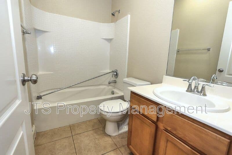 Orangevale House: 9041 Crescenda Lane