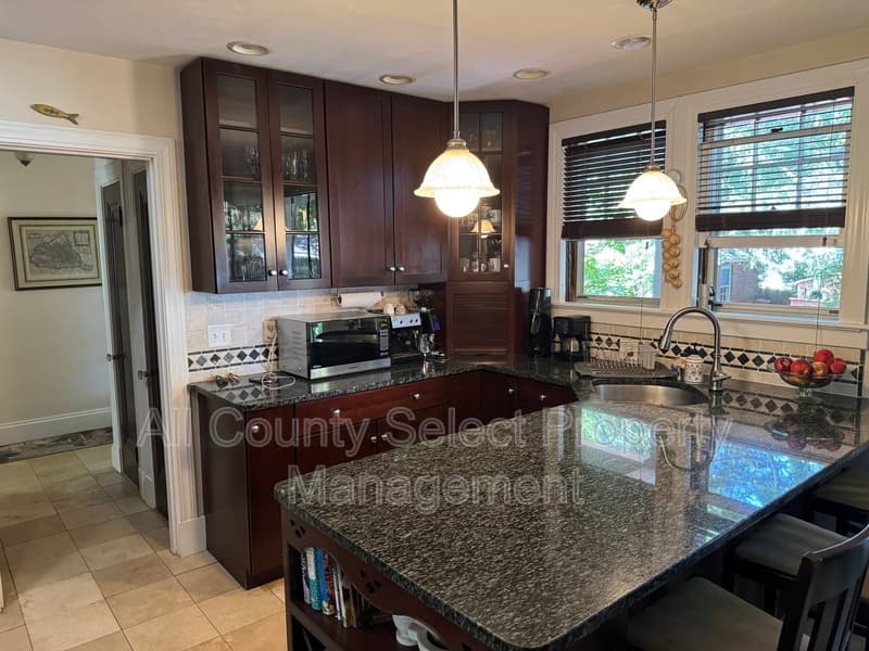 Beverly House: 38 Baker Ave
