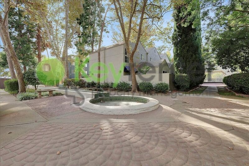 Sacramento House: 1629 10th Street
