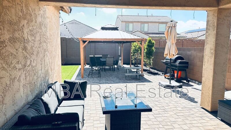 Laveen House: 6803 W Winston Dr