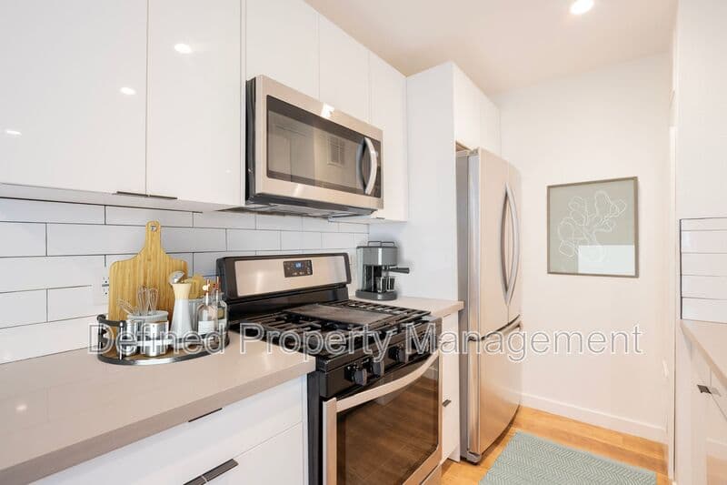 Los Angeles Condo: 5847 Willoughby Avenue