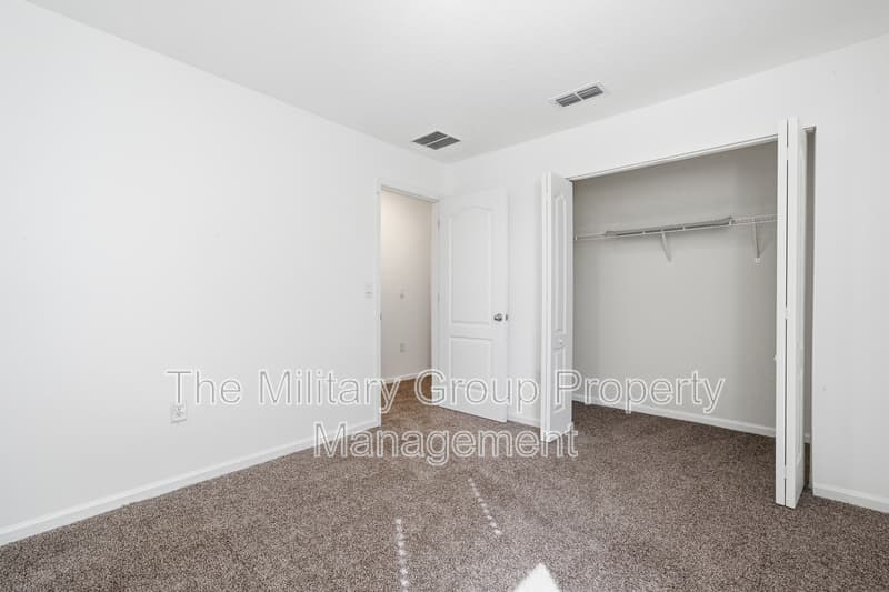 Jacksonville House: 15729 Equine Gait Dr