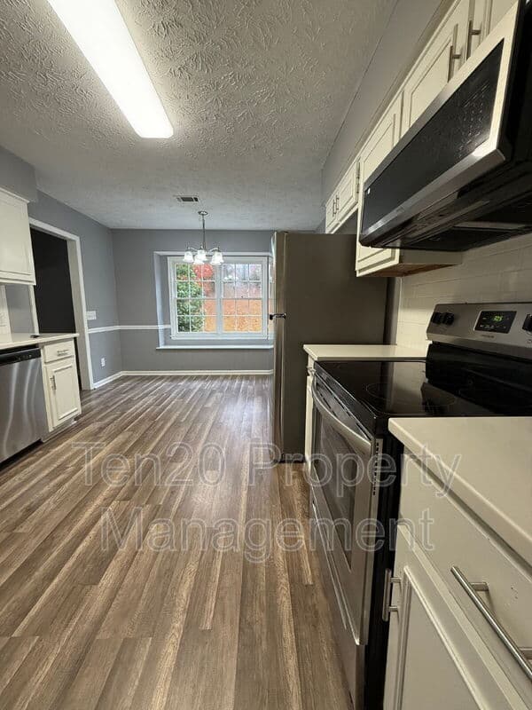 Columbus House: 6118 Abbey Drive