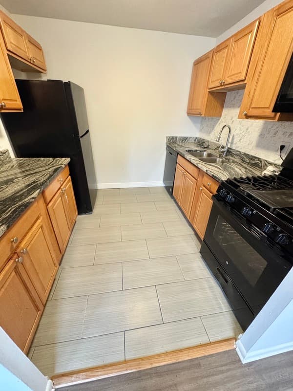 Richmond Condo: 800 Brook Hill Rd.