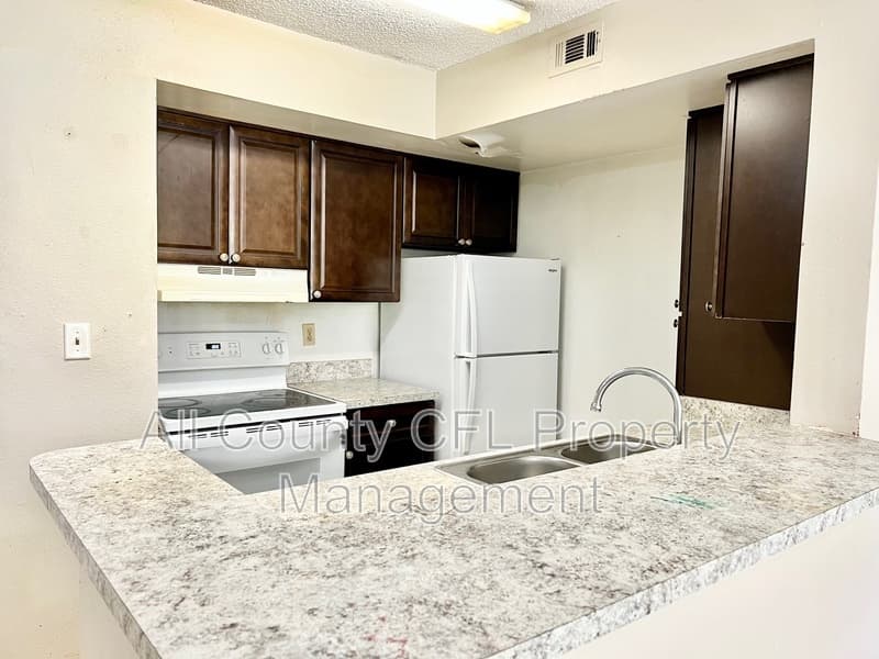 Kissimmee Condo: 401 Fountainhead Circle