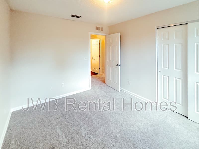 Jacksonville House: 8520 Cocoa Ave