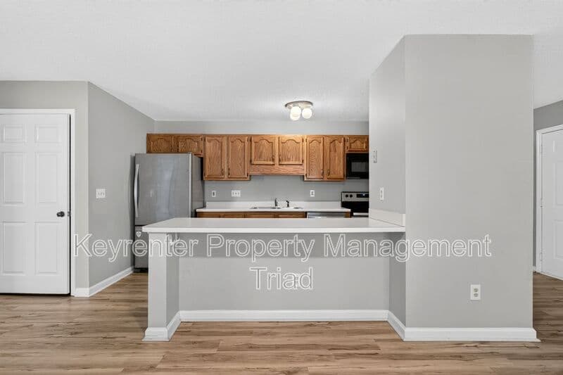 Greensboro House: 3701 -7D Cotswold Terrace
