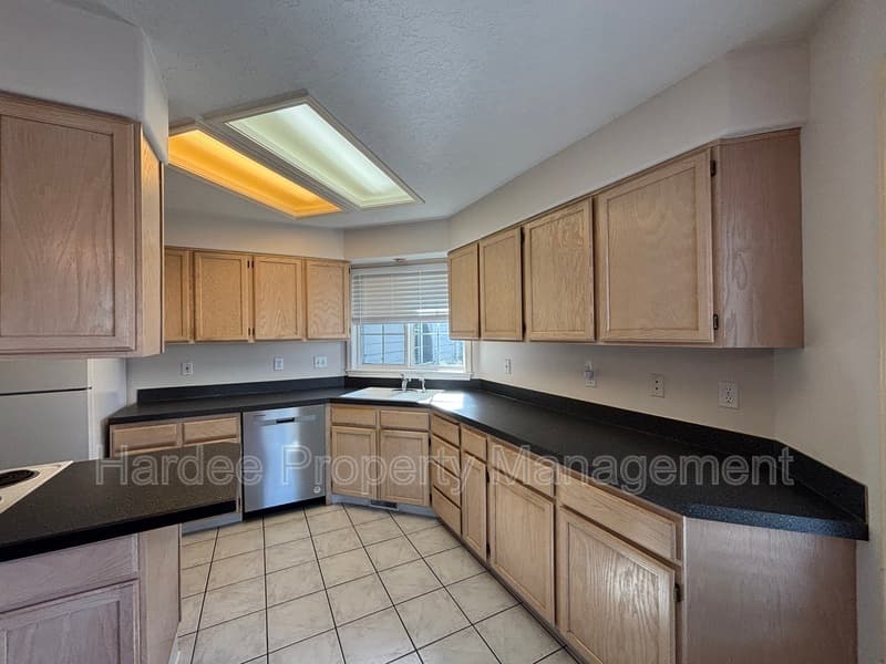 Boise House: 688 S Gamay Ln
