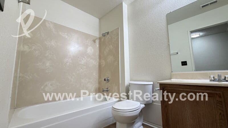 Victorville House: 13269 Llano Rd