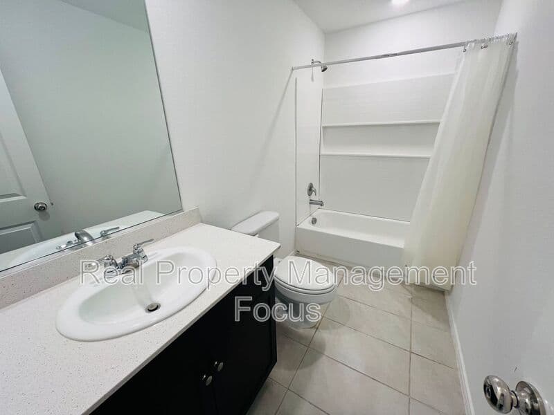 Oak Point House: 3401 Harper St
