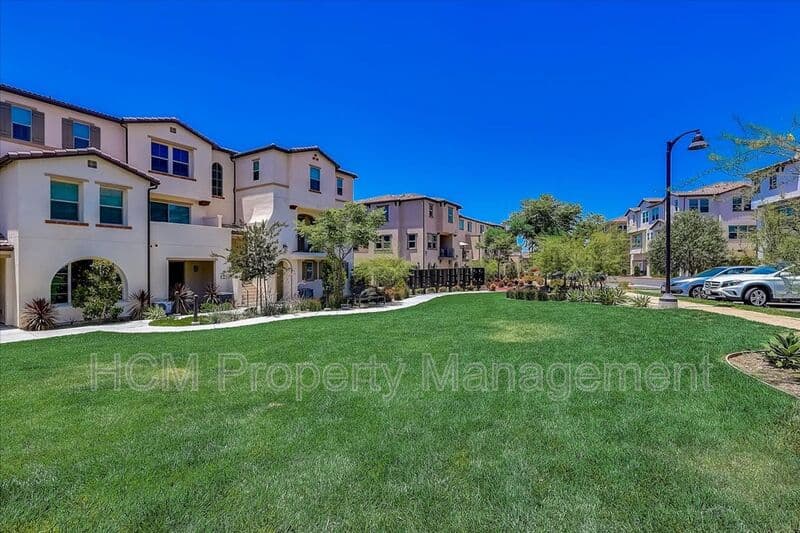 Lake Forest House: 303 Limestone