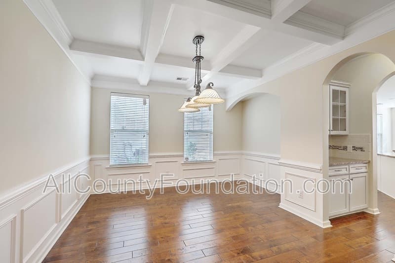 Summerville House: 431 Flat Rock Ln