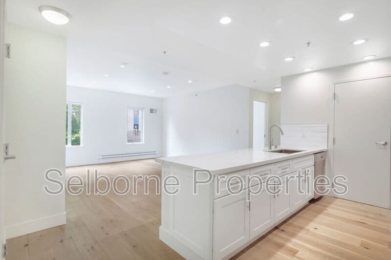 Oakland House: 1401 Jackson Street